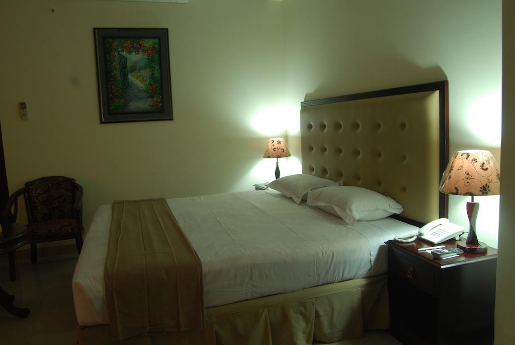 Ambassador Residency Hotel Chittagong Phòng bức ảnh